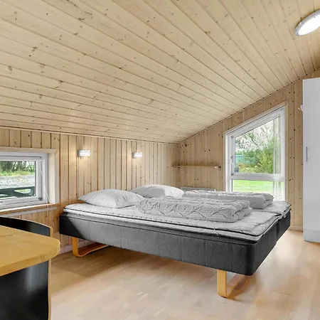 4 Bedroom Cozy In Jerup